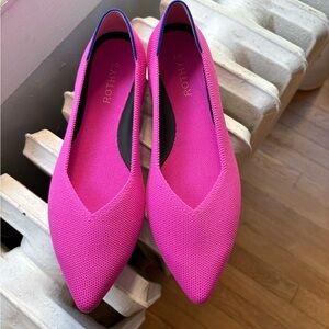 Rothy's Point II in Dragonfruit. NWT